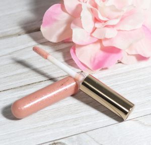 Becca X Chrissy Teigen Lip Icing Glow Gloss Creme Brulee